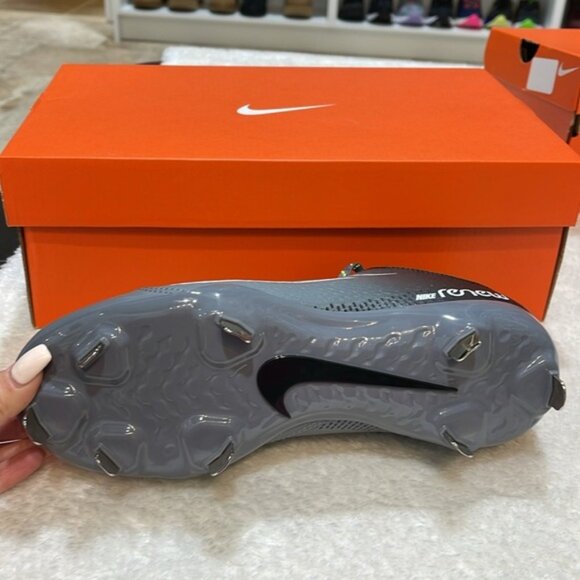 Nike Women's Hyperdiamond 4 Pro Metal Fastpitch Softball Cleats - Picture 10 of 10